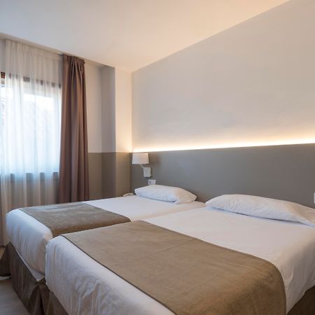 Hotel Airinos 3* Кангас де Морацо Екстериор снимка