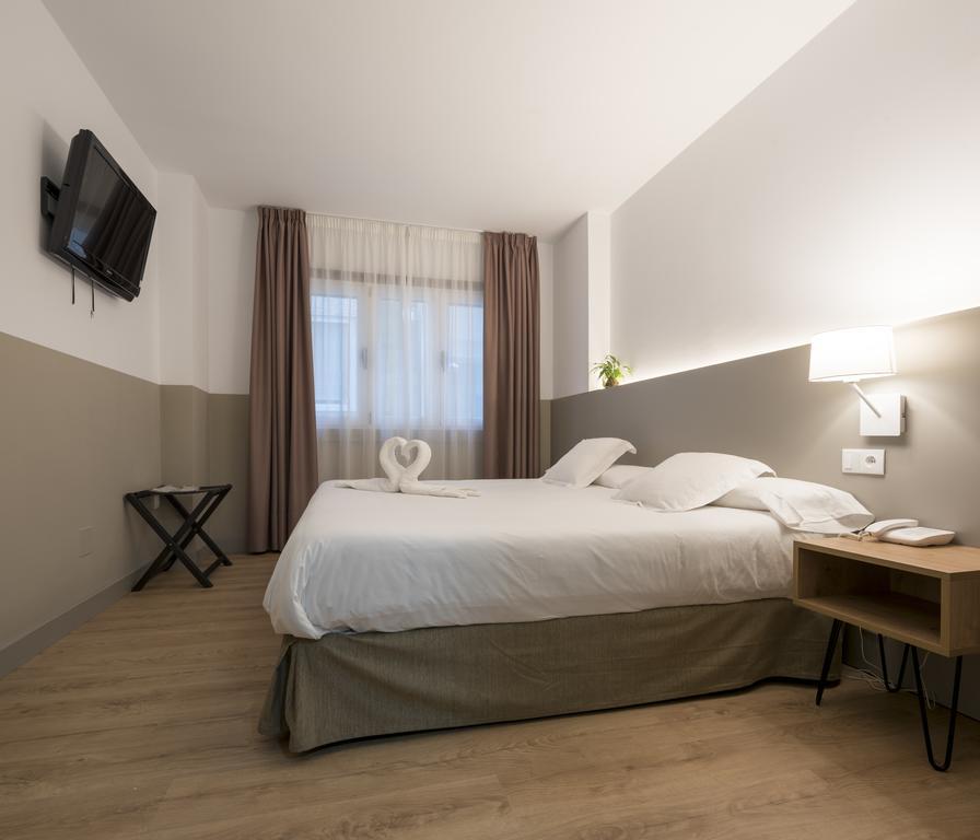 Hotel Airinos 3* Кангас де Морацо Екстериор снимка