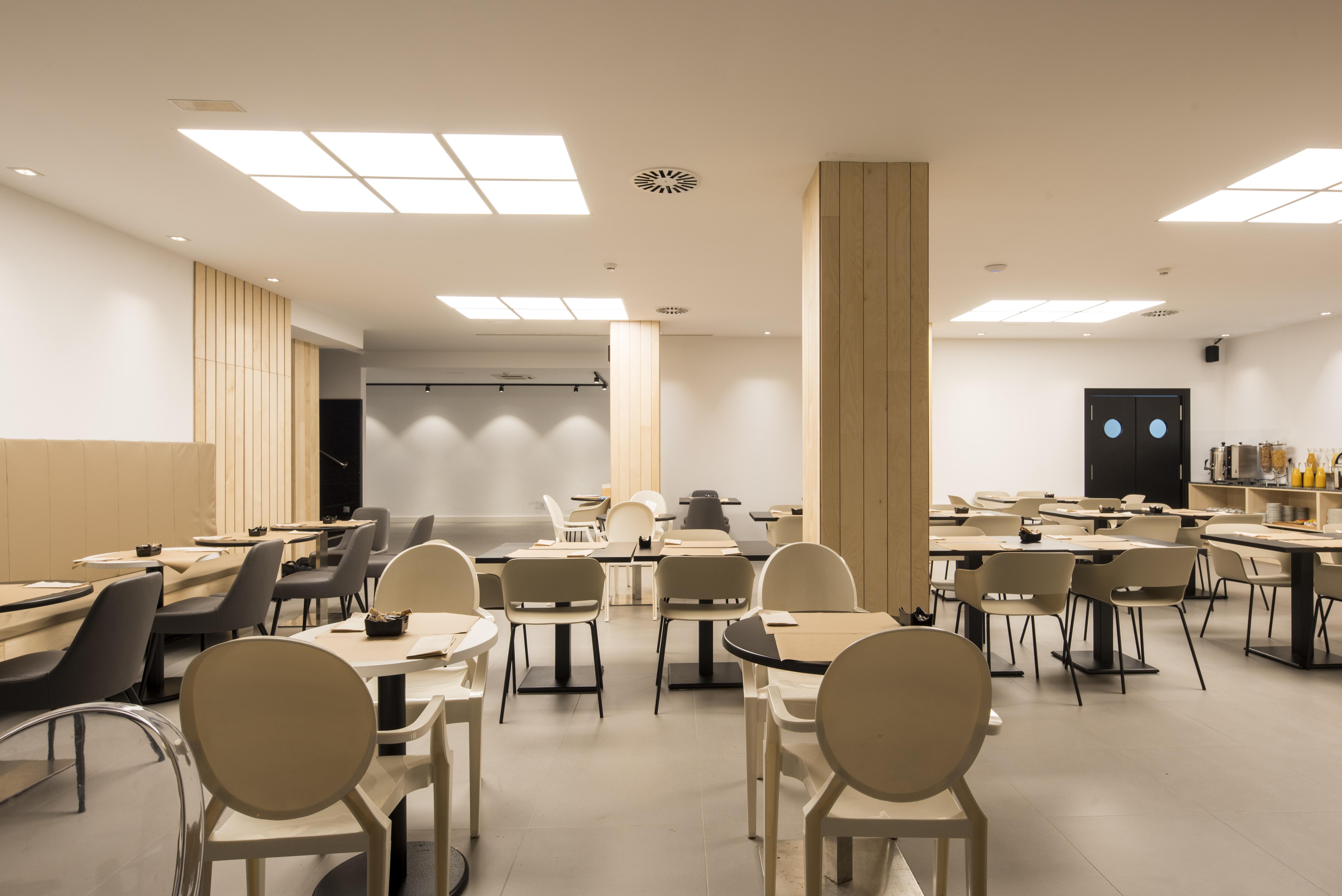 Hotel Airinos 3* Кангас де Морацо Екстериор снимка