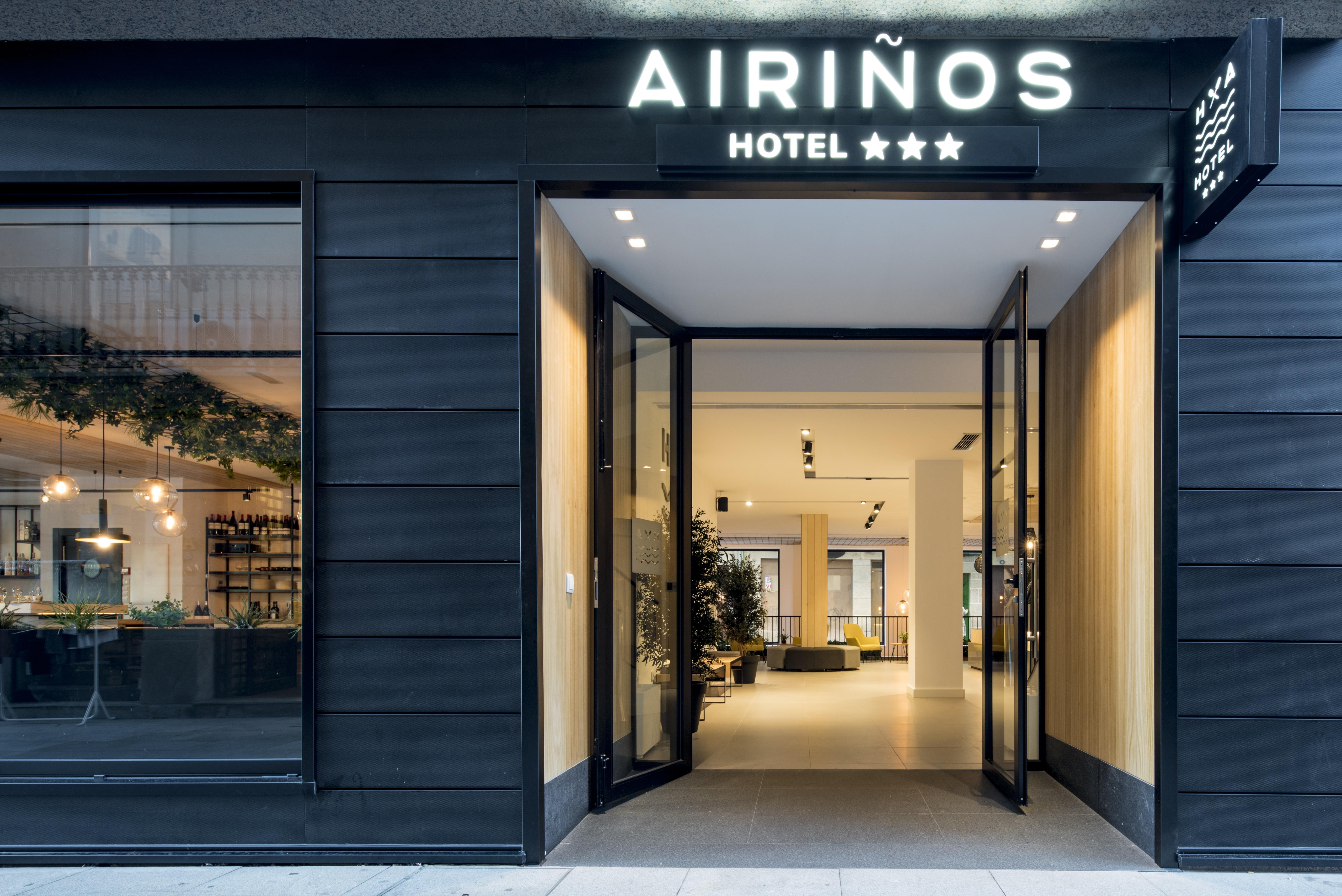 Hotel Airinos 3* Кангас де Морацо Екстериор снимка