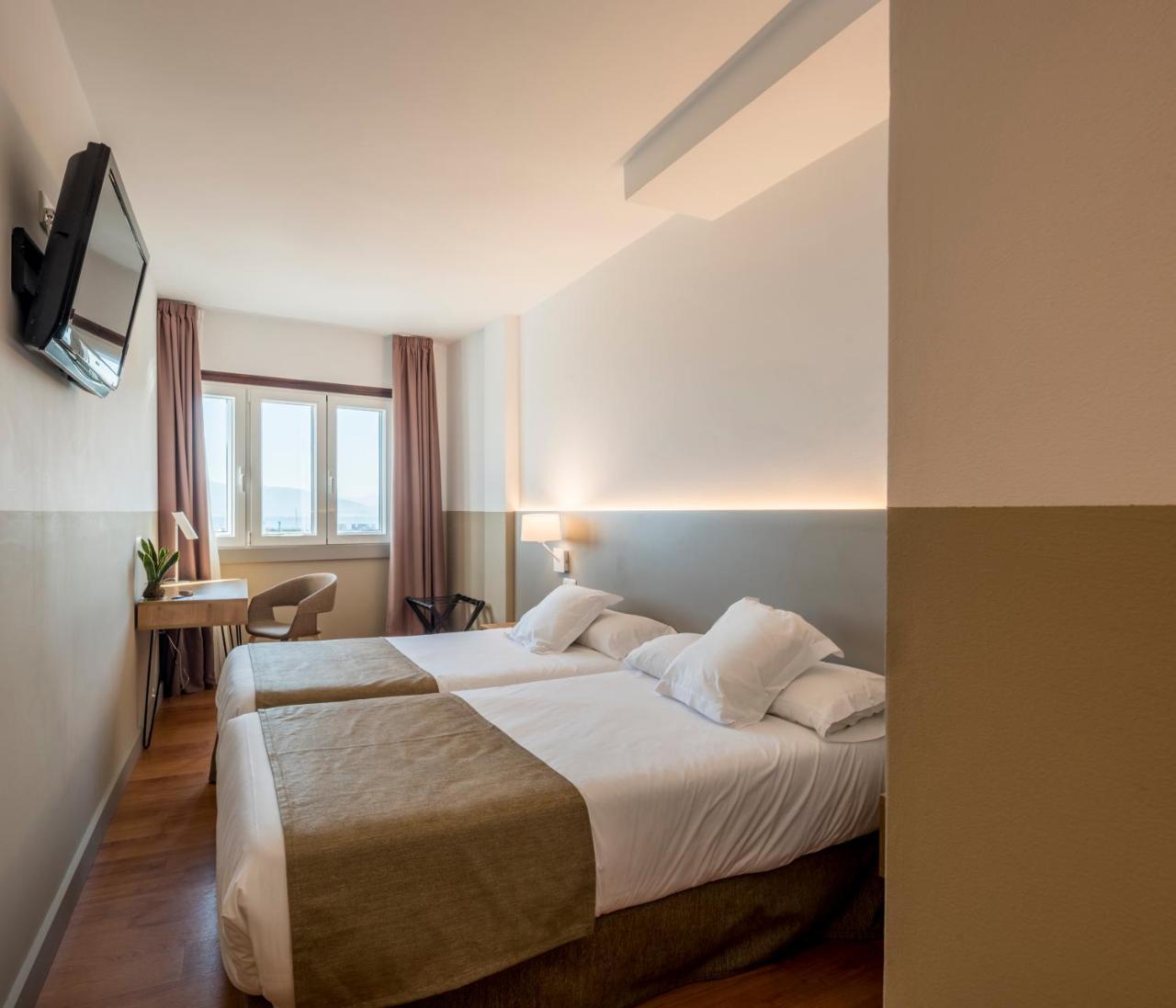 Hotel Airinos 3* Кангас де Морацо Екстериор снимка