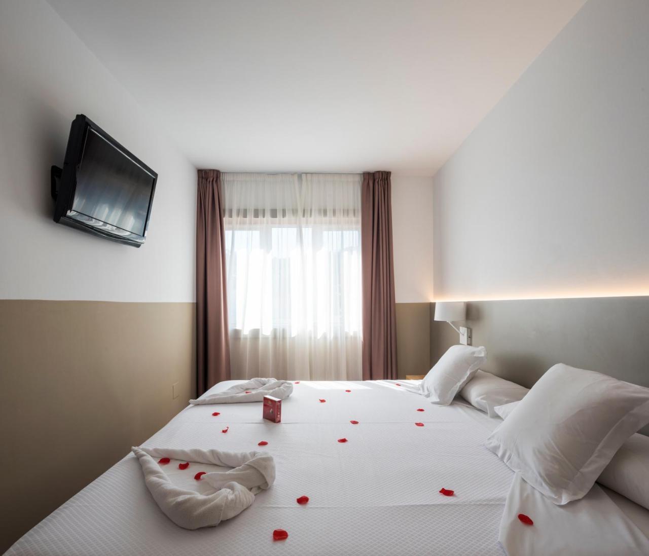 Hotel Airinos 3* Кангас де Морацо Екстериор снимка