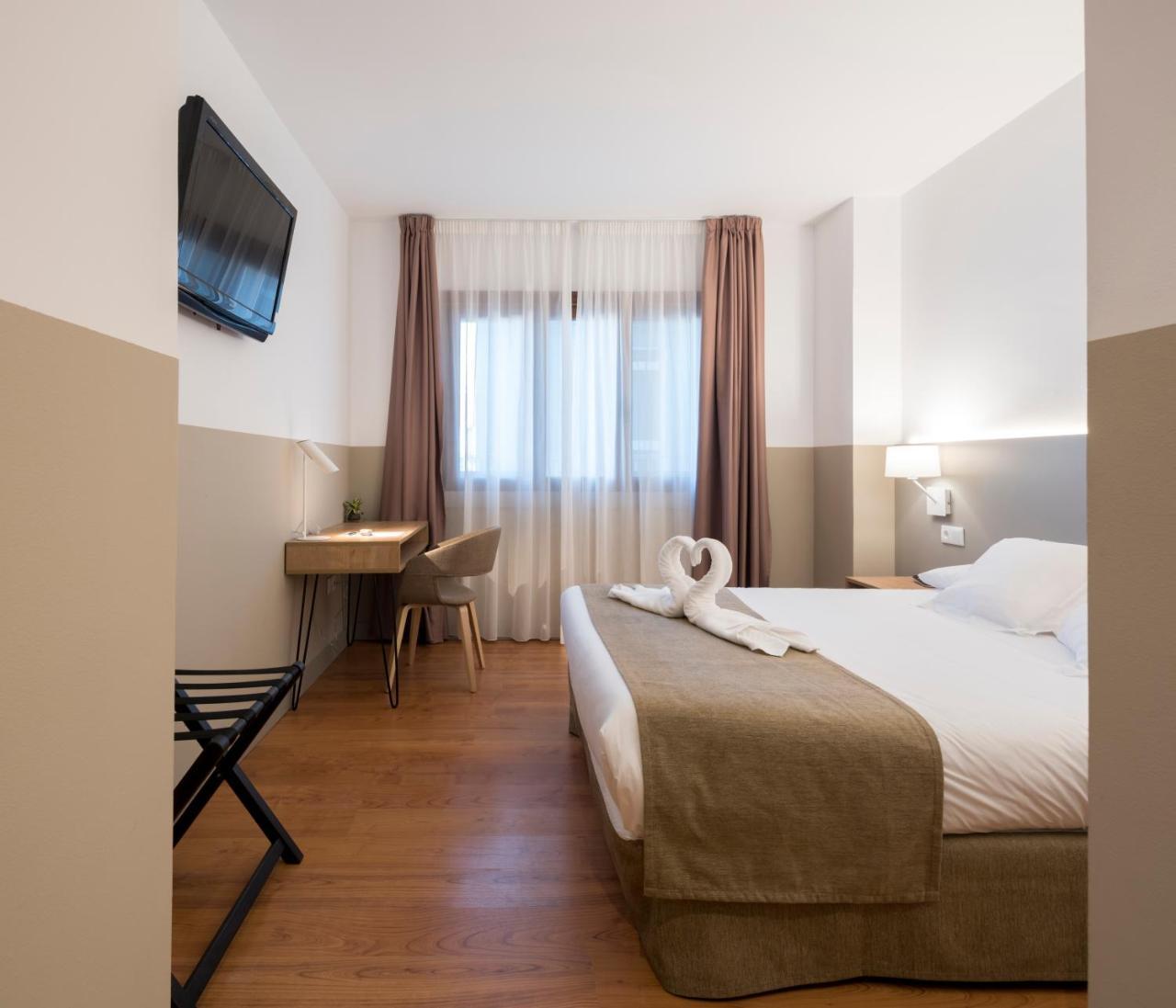 Hotel Airinos 3* Кангас де Морацо Екстериор снимка