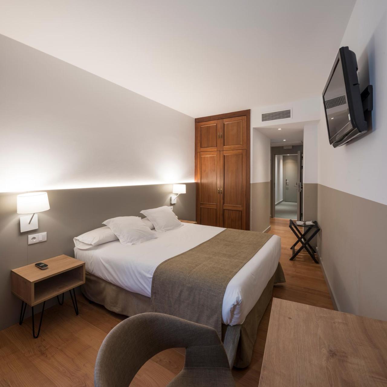 Hotel Airinos 3* Кангас де Морацо Екстериор снимка