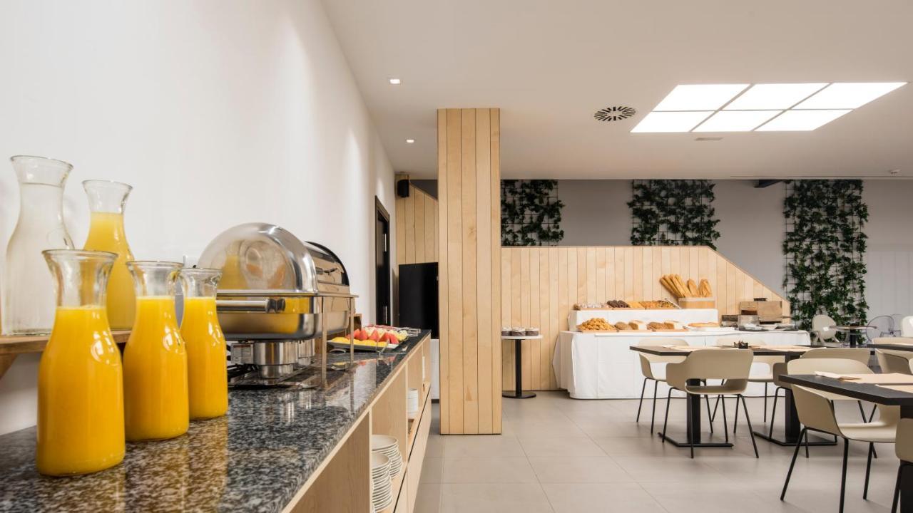 Hotel Airinos 3* Кангас де Морацо Екстериор снимка