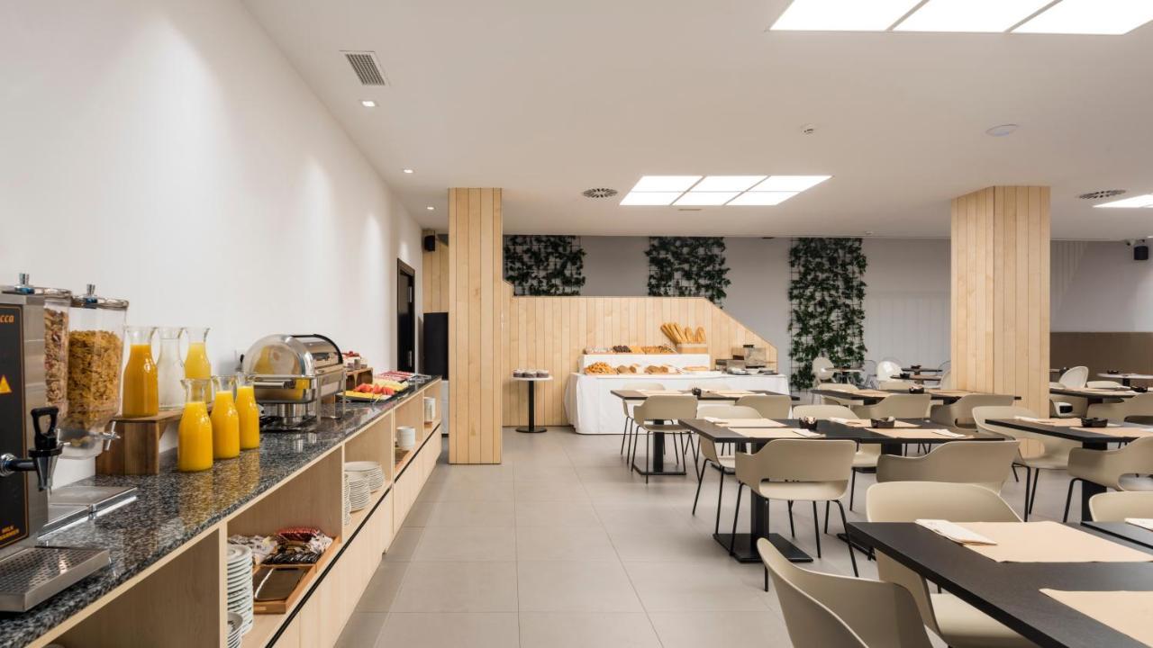 Hotel Airinos 3* Кангас де Морацо Екстериор снимка